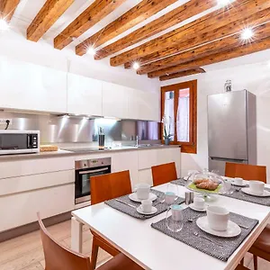 Central Apt Apartment