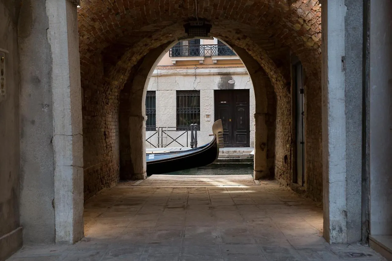 Italiahaus - Ca' Olivo Loft With Canal View In Rialto Venice Apartment