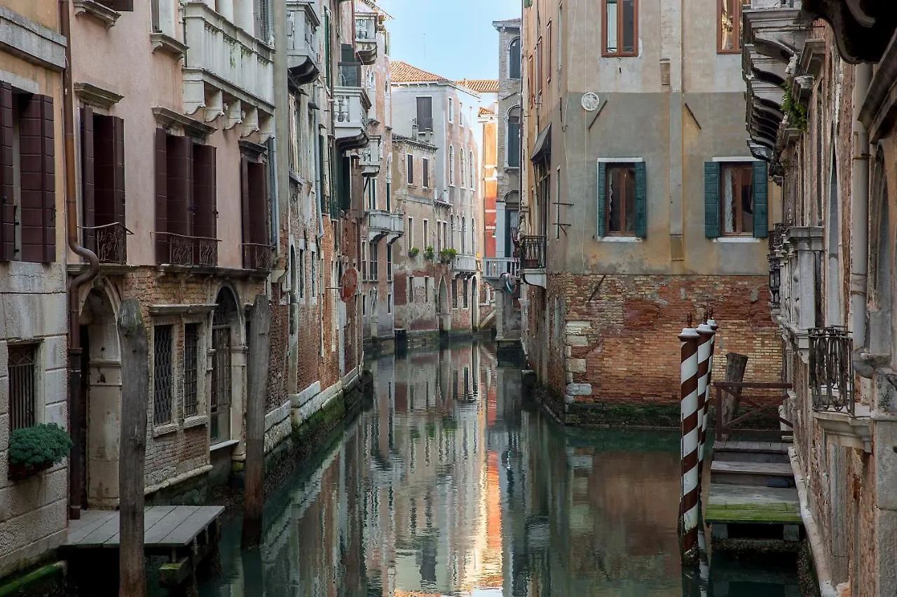 Italiahaus - Ca' Olivo Loft With Canal View In Rialto Venice Apartment
