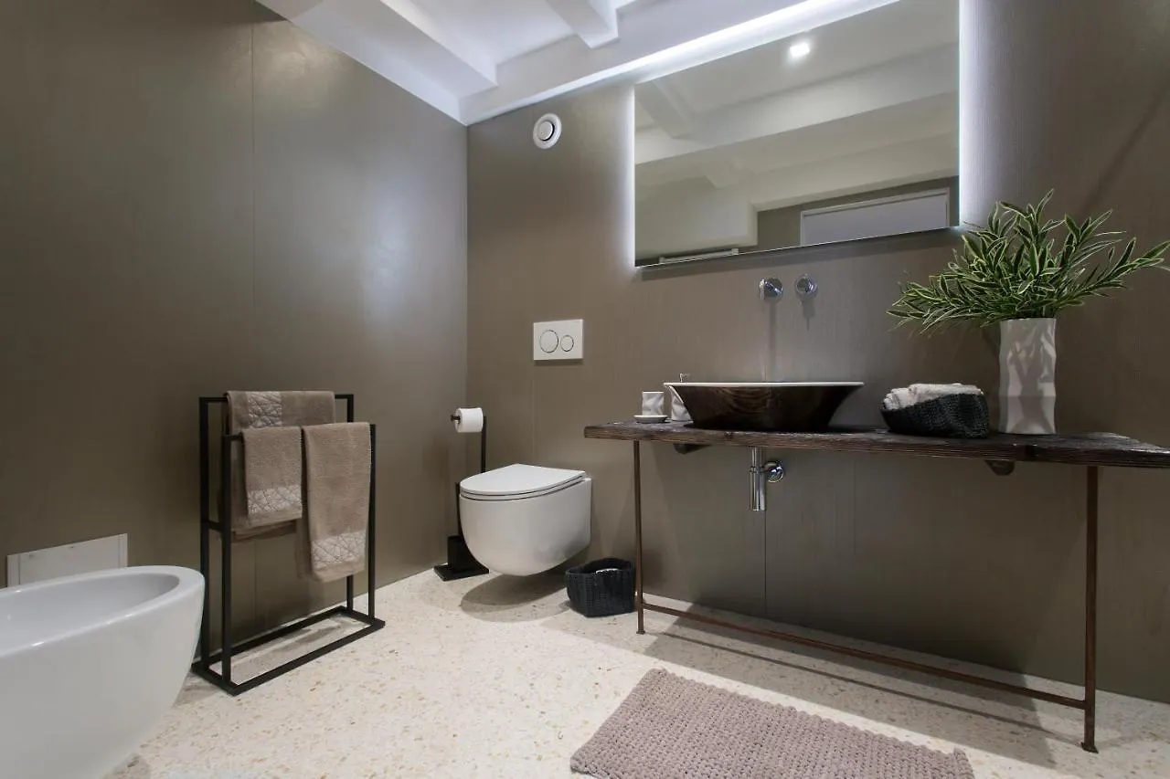Italiahaus - Ca' Olivo Loft With Canal View In Rialto Venice Apartment