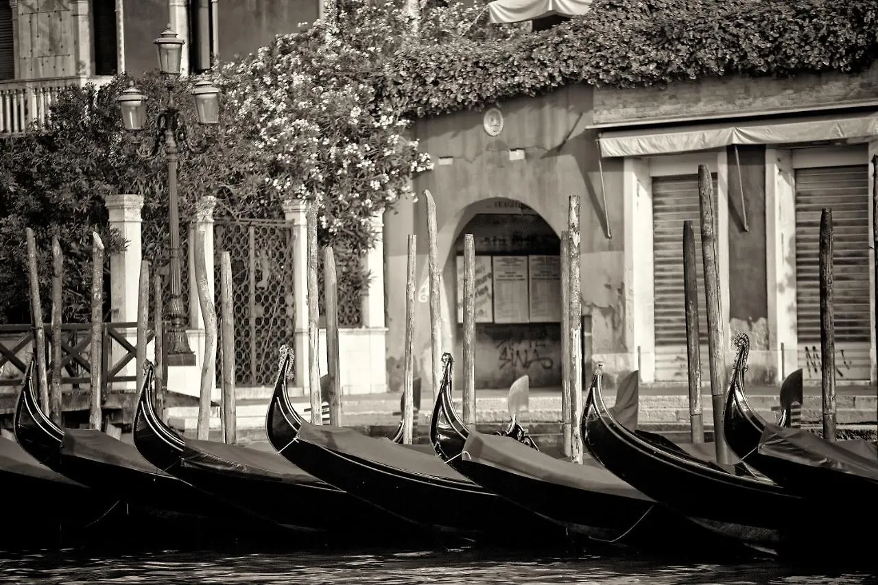 Italiahaus - Ca' Olivo Loft With Canal View In Rialto Venice Apartment 0*,